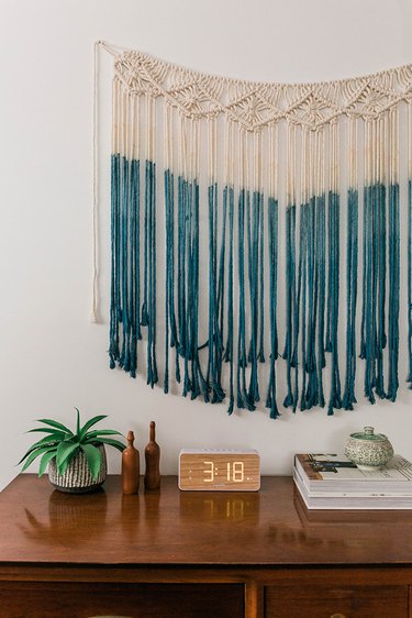 Rinse the dyed macrame until the water runs clear.