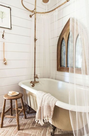 Country cottage farmhouse bathroom idea with shiplap walls