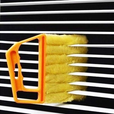 blind-cleaning gadget