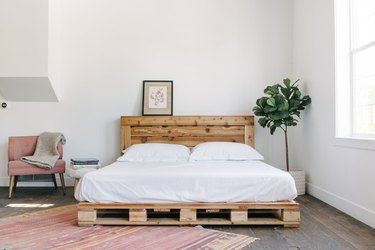 pallet bed