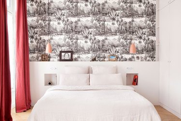American West-style Pierre Frey's Pampa wallpaper in bedroom.