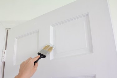 Priming a door