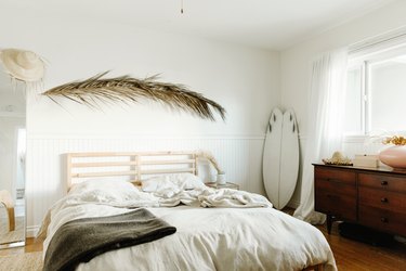 guide to working with an interior designer in bedroom