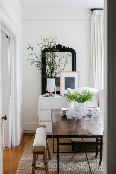 A Shandong bench in the dining room