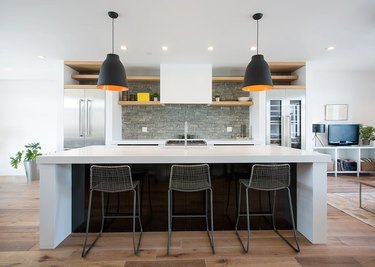 Kitchen with stone tile backsplash