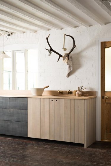 Kitchen with painted stone tile backsplash