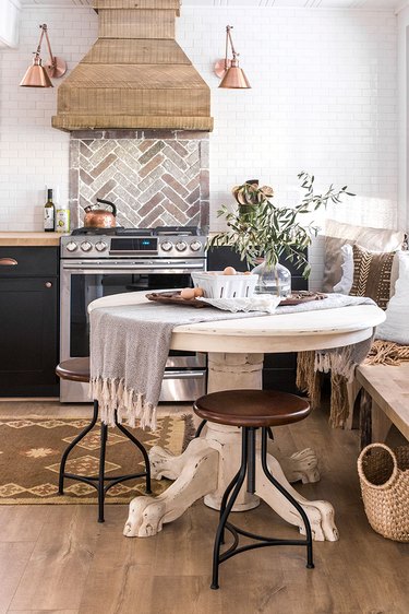 Kitchen with stone tile backsplash