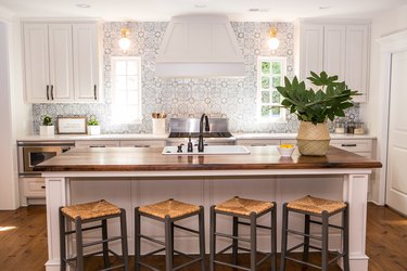 transitional kitchen ideas with patterned backsplash