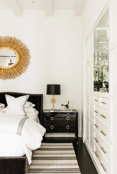 6 Black and White Bedrooms That Epitomize Hollywood Glam