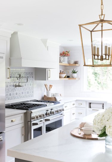 Your Guide To White Kitchen Countertops