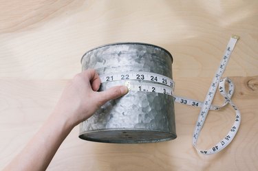 Measuring diameter of plant pot with measuring tape