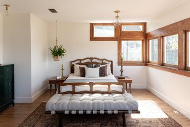 farmhouse bedroom with tufted cushion at bench