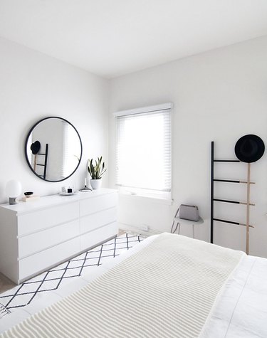 small bedroom organization ideas with white minimalism