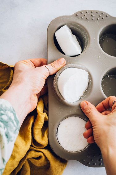 Removing baking soda fresheners from mold