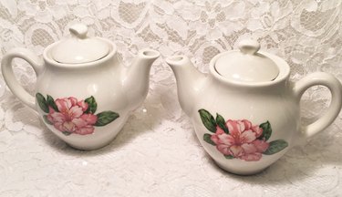 Dorothy Draper Greenbrier teapot