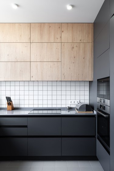 modern kitchen backsplash idea with white square tile and black grout