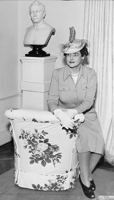 Dorothy Draper in 1942