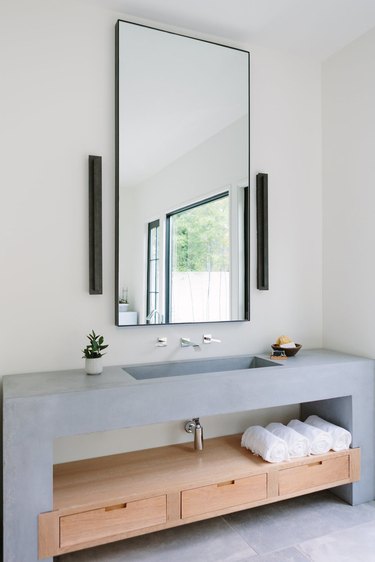 20 Bathroom Shelving Ideas to Eliminate Clutter