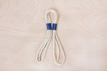 Sides of rope wrapped with painter's tape