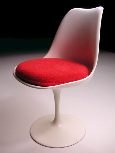 tulip chair by eero saarinen