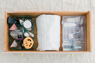 How to organize bathroom drawers