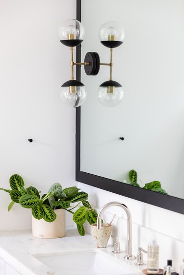 Inverted black and gold bulb bathroom vanity lighting ideas