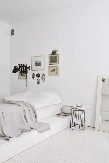 white bedroom ideas with gallery wall
