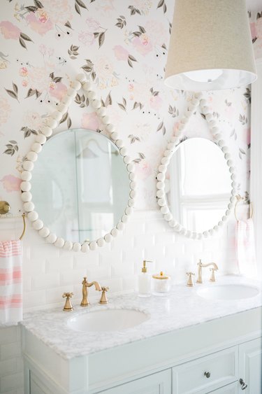 bathroom wallpaper idea with floral print