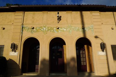 photograph of the Hollywood Studio Club entrance
