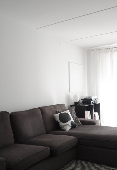 minimalist apartment ideas with gray sectional and black shelf