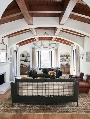white traditional living room with wooden beams and two sofas