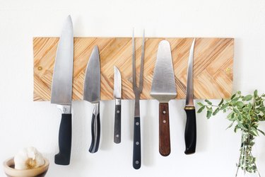 Herringbone knife rack