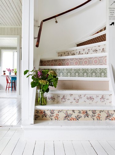 vintage floral stairs wallpaper on risers of curved staircase