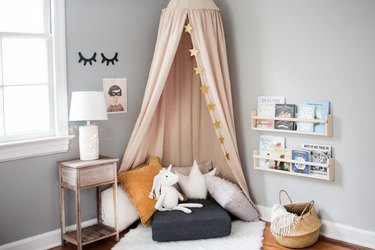 Kids' reading nook