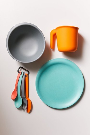 biodegradable dishes and utensils