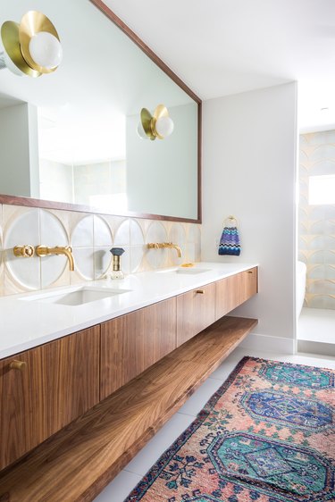 Budget bathroom remodel with geometric details and area rug