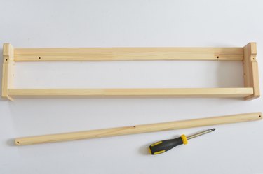 Building wooden shelf