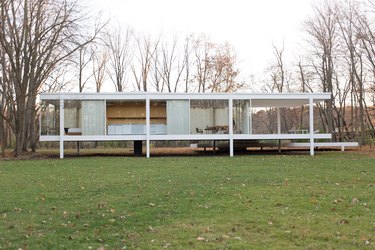 Ludwig Mies van der Rohe's Farnsworth House with trees nearby