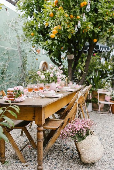 Garden party inspiration – An elegant summer table setting