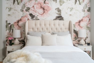 Small bedroom decorating idea with bold floral wallpaper