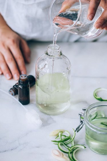 How to make a natural all-purpose cleaning spray.