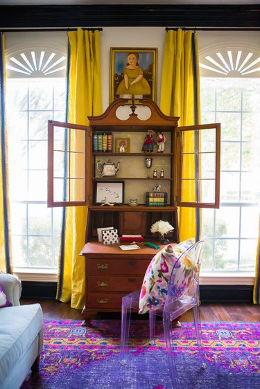 colors that go with purple with yellow curtains and purple rug