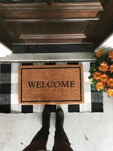 Layered Doormat and Rug Ideas for Fall - Modern Glam