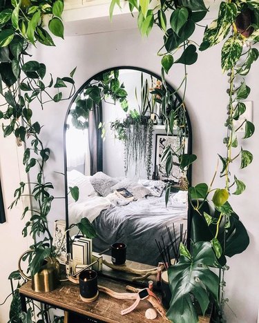 jungle-inspired plant-themed bedroom idea