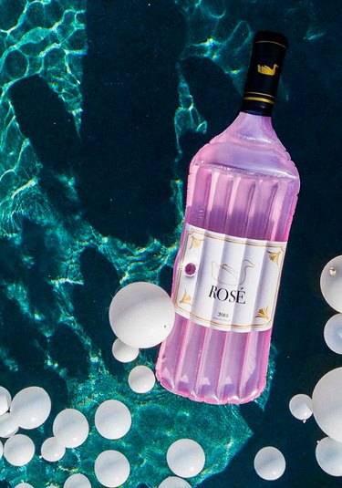 rosé pool float