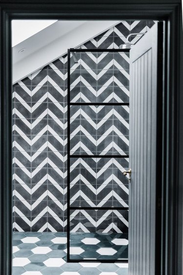 black-and-white bathroom idea with chevron tile