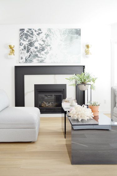 black-and-white living room idea