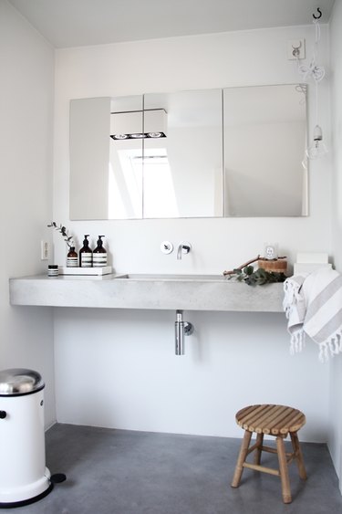 Concrete floors and vanity in a minimal bathroom