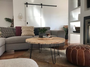 DIY industrial coffee table with round coffee table with hairpin legs