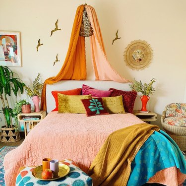 tropical bedroom idea with vibrant colors and a canopy